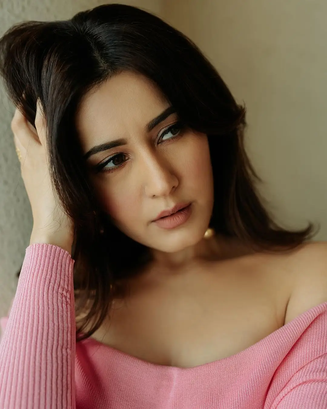 Telugu Girl Raashi Khanna In Beautiful Pink Top White Pant